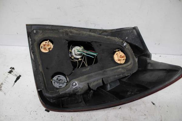 FEU ARRIERE GAUCHE TOYOTA - Vue 2